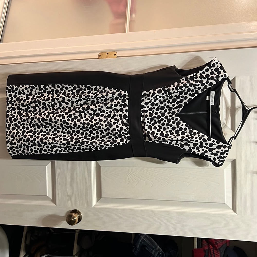 Size 4 perfect dress for work office. Worn few times.
